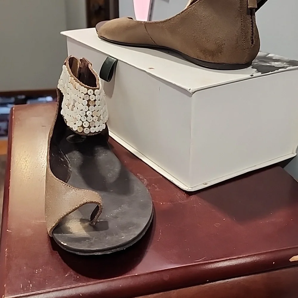 Elizabeth and James sandals size 8 brownish gray with amazing details - Picture 2 of 8